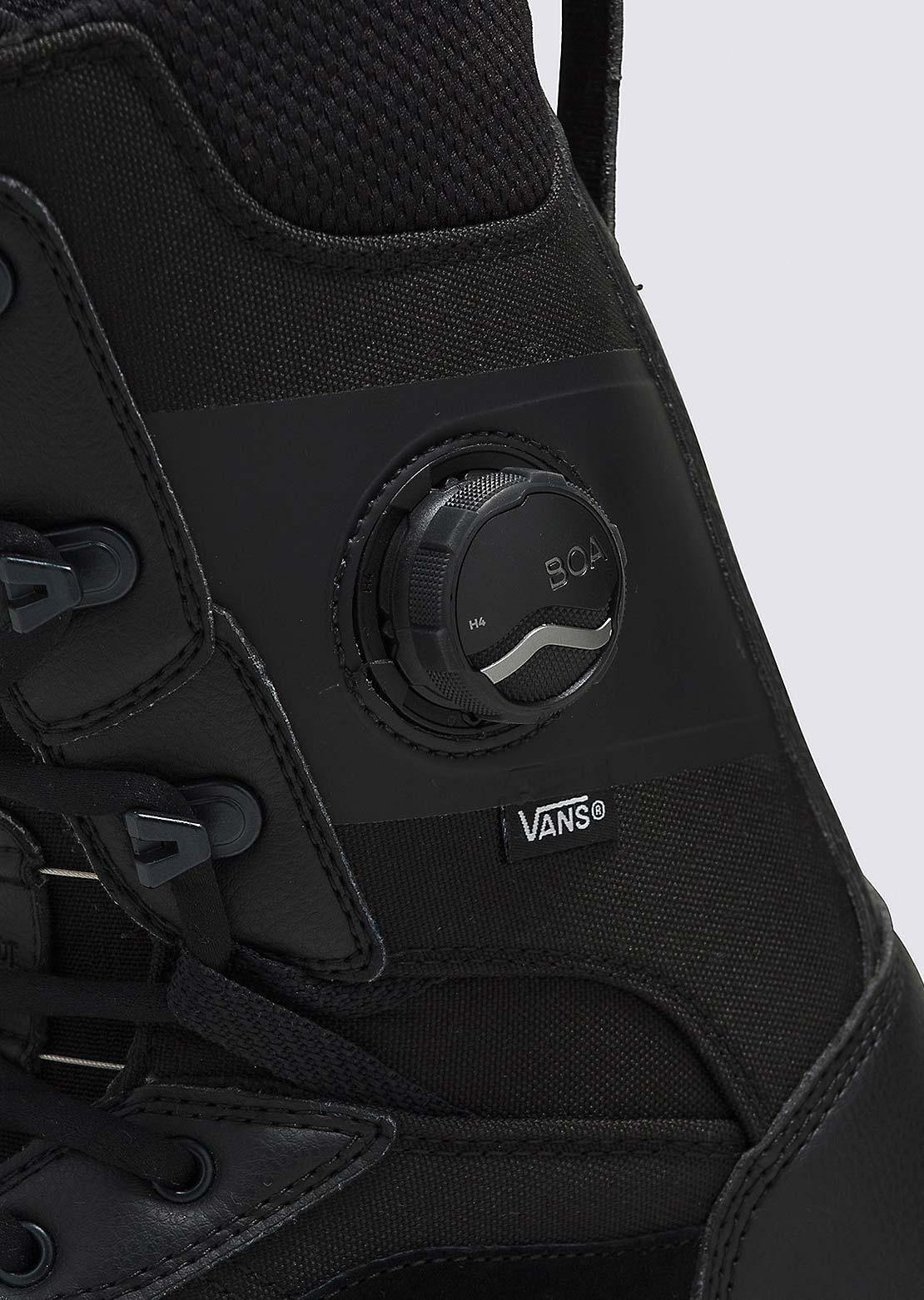 Vans Men&#39;s Invado Pro Snowboard Boots Black/Gum