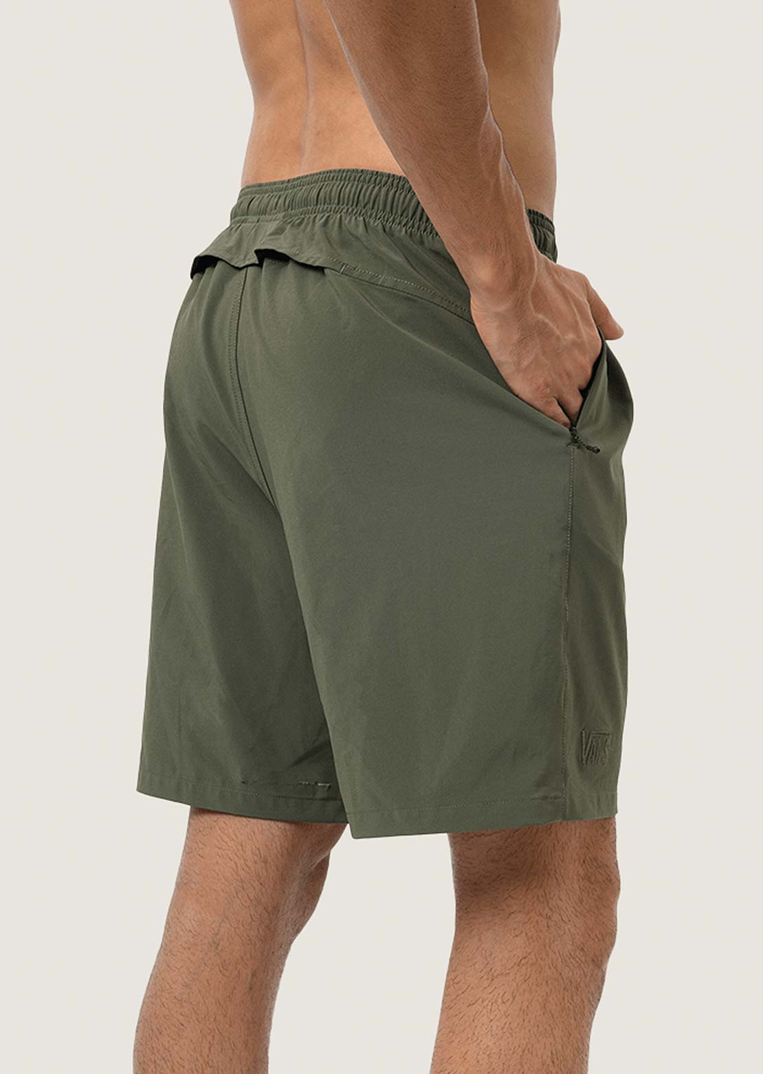 Vans Men's MTE Outline Hybrid Shorts Black Grape Leaf