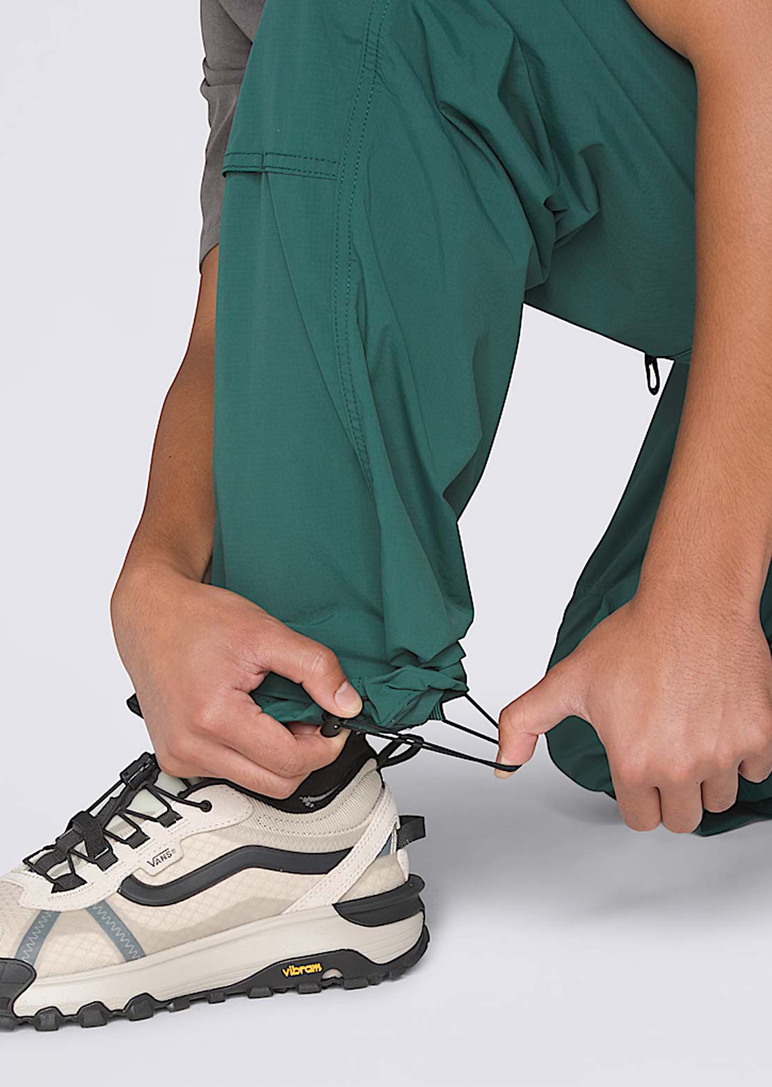 Vans Men's MTE Trek Guide Pants Rain Forest