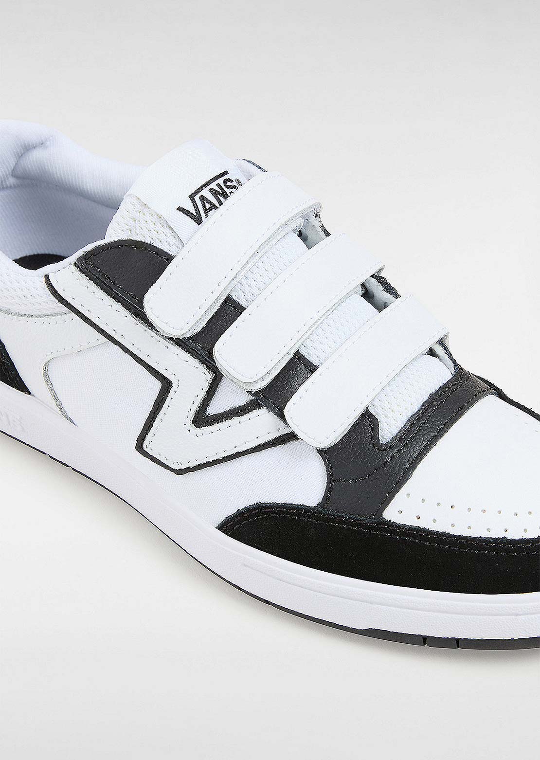 Vans Unisex Lowland CC V Shoes Black/True White