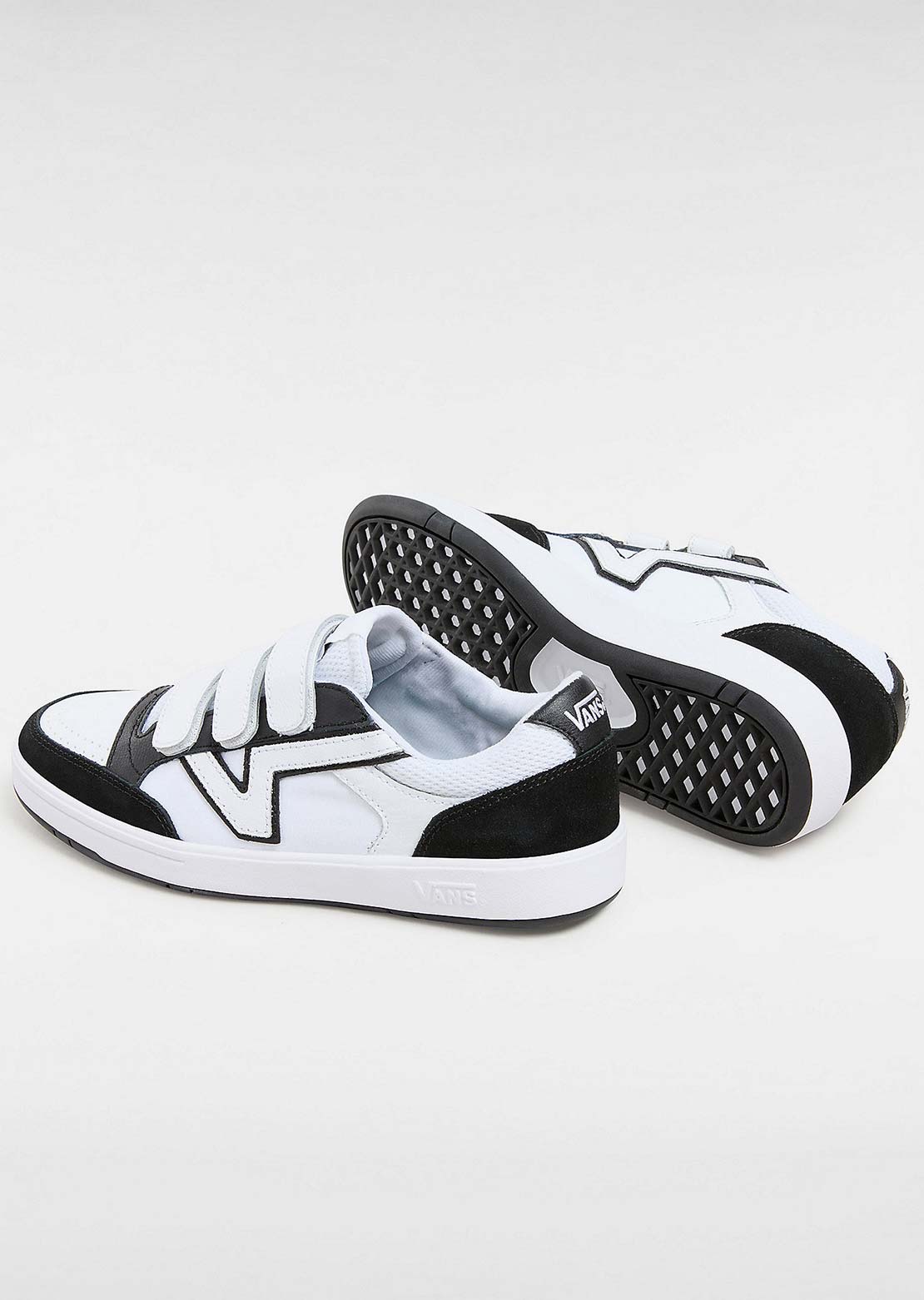Vans Unisex Lowland CC V Shoes Black/True White