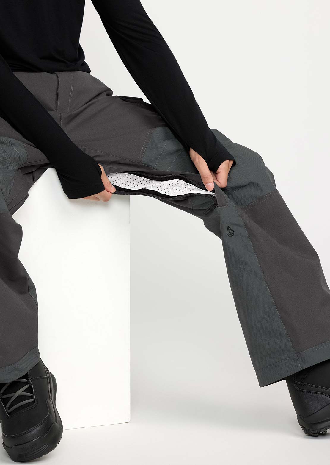 Volcom Men's Nwrk Baggy Pants Dark Grey