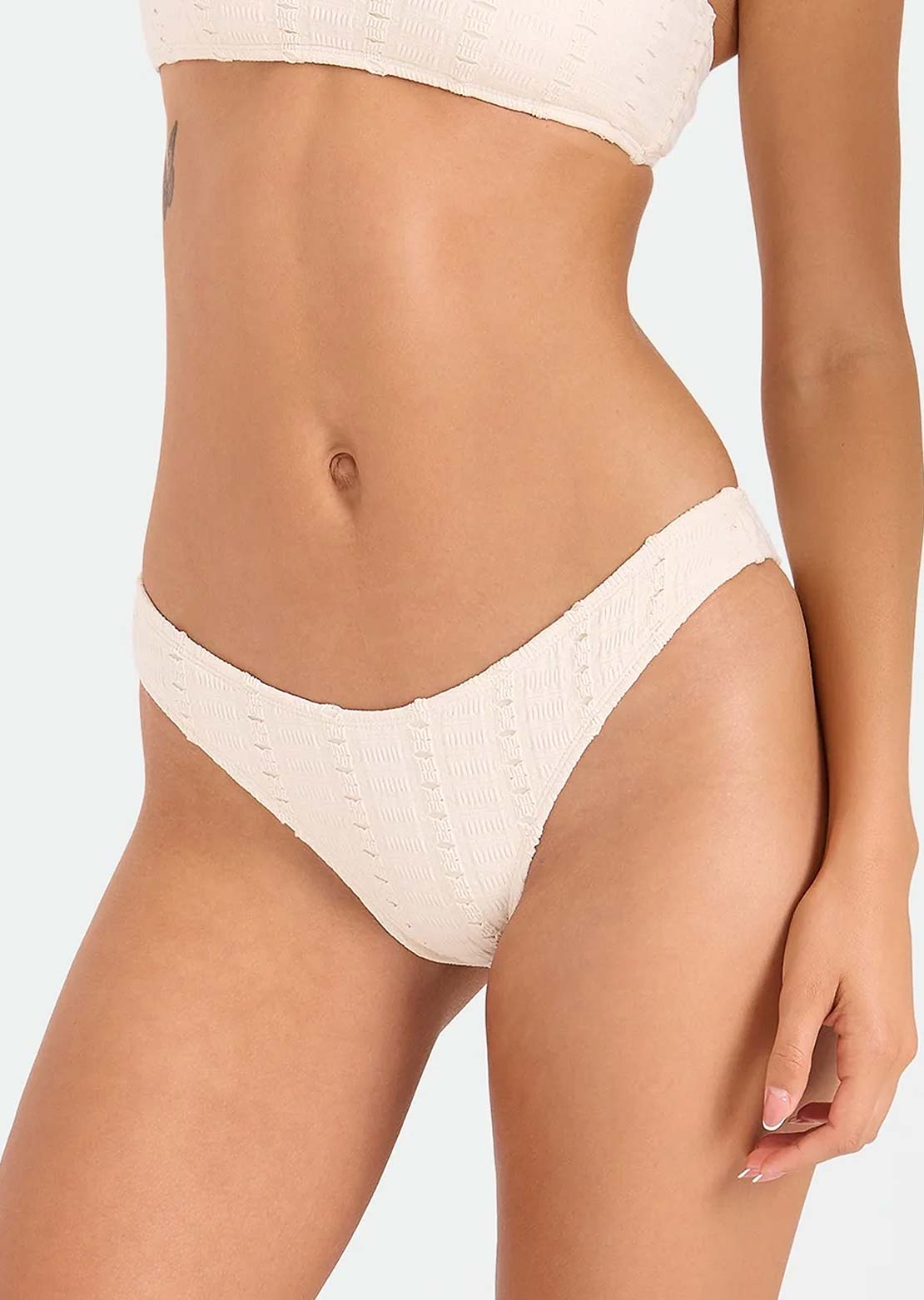 Volcom Women's Coco Low Tide 90s V Bottom Skimpy White Sand