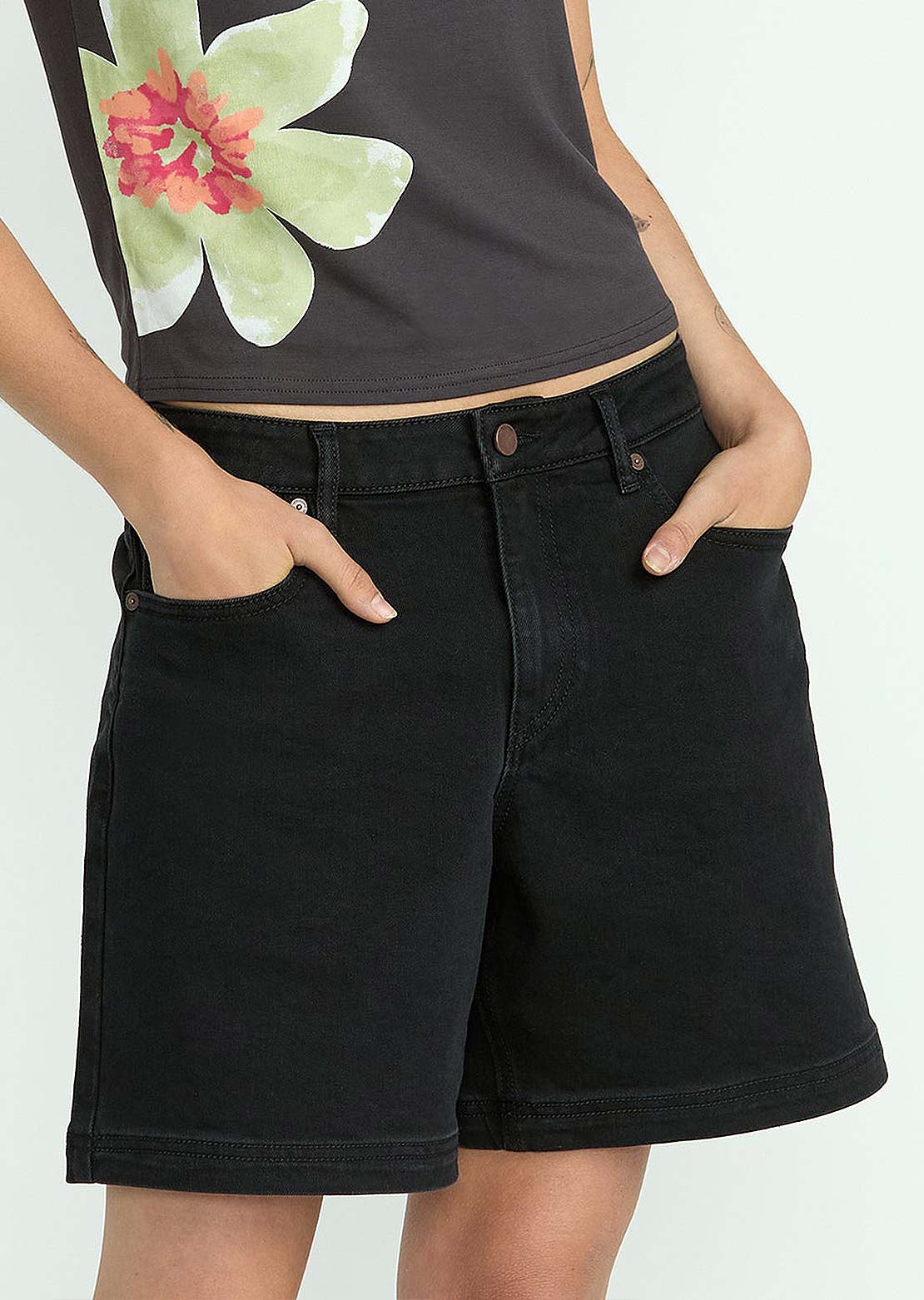 Volcom Women's Strait Up Long Shorts Blackout