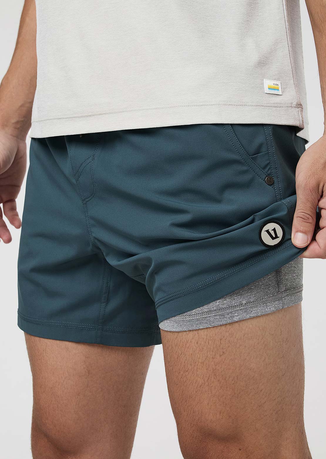 Vuori Men&#39;s Kore 5&quot; Shorts Light Deep Sea