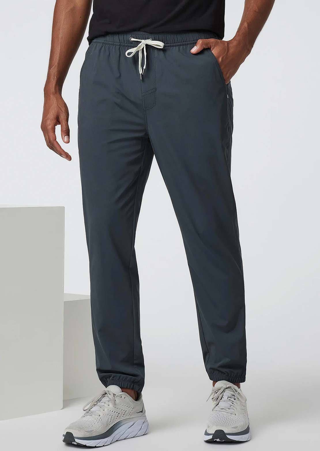 Vuori Men's Kore Jogger Charcoal