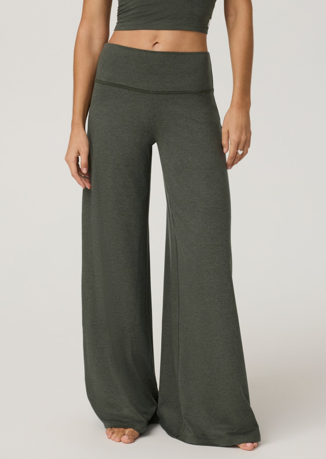 Vuori Women's Halo Easy Wideleg Pants Army Heather