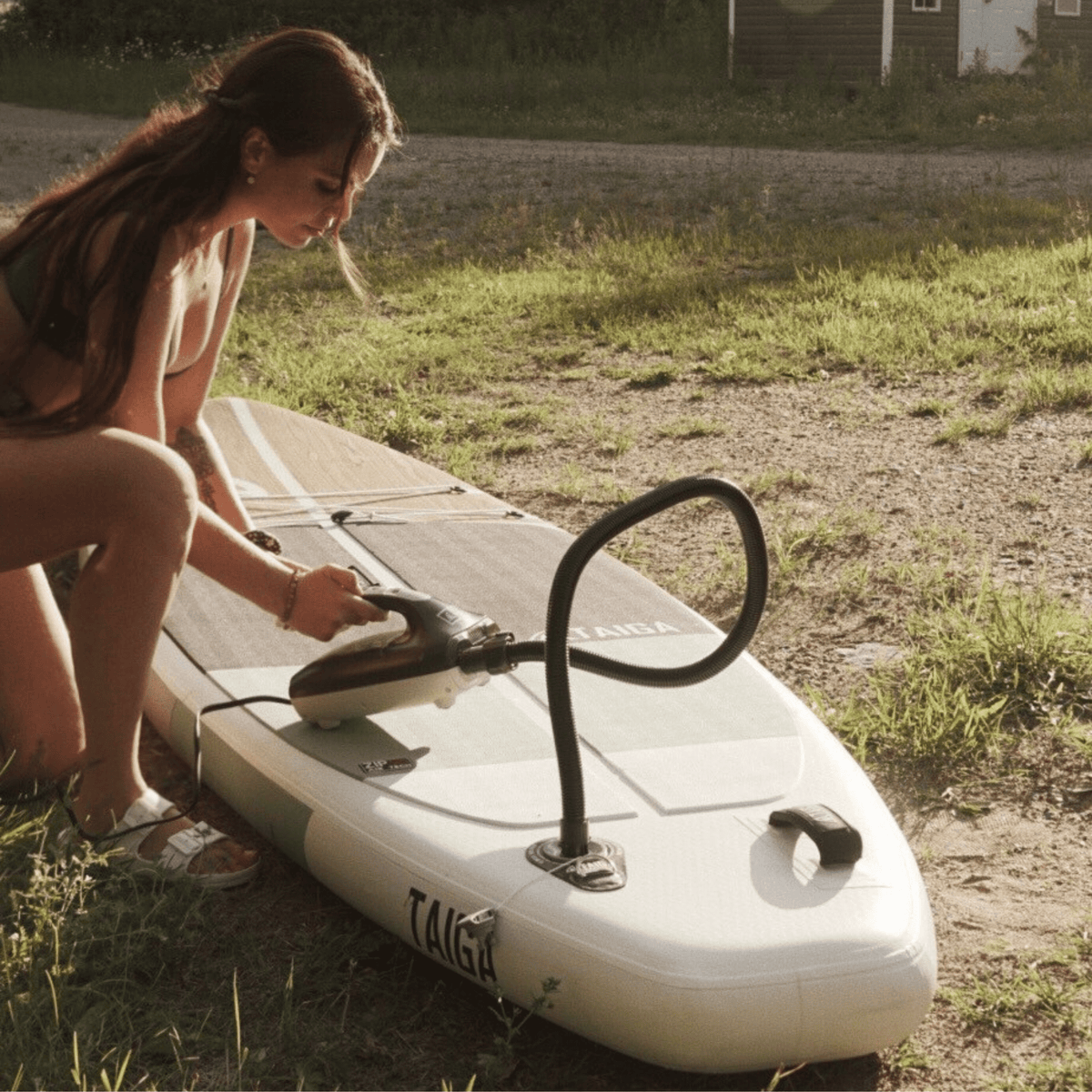 Taiga ELECTRIC PUMP FOR INFLATABLE PADDLE BOARD - 20 PSI (CAR PLUG)