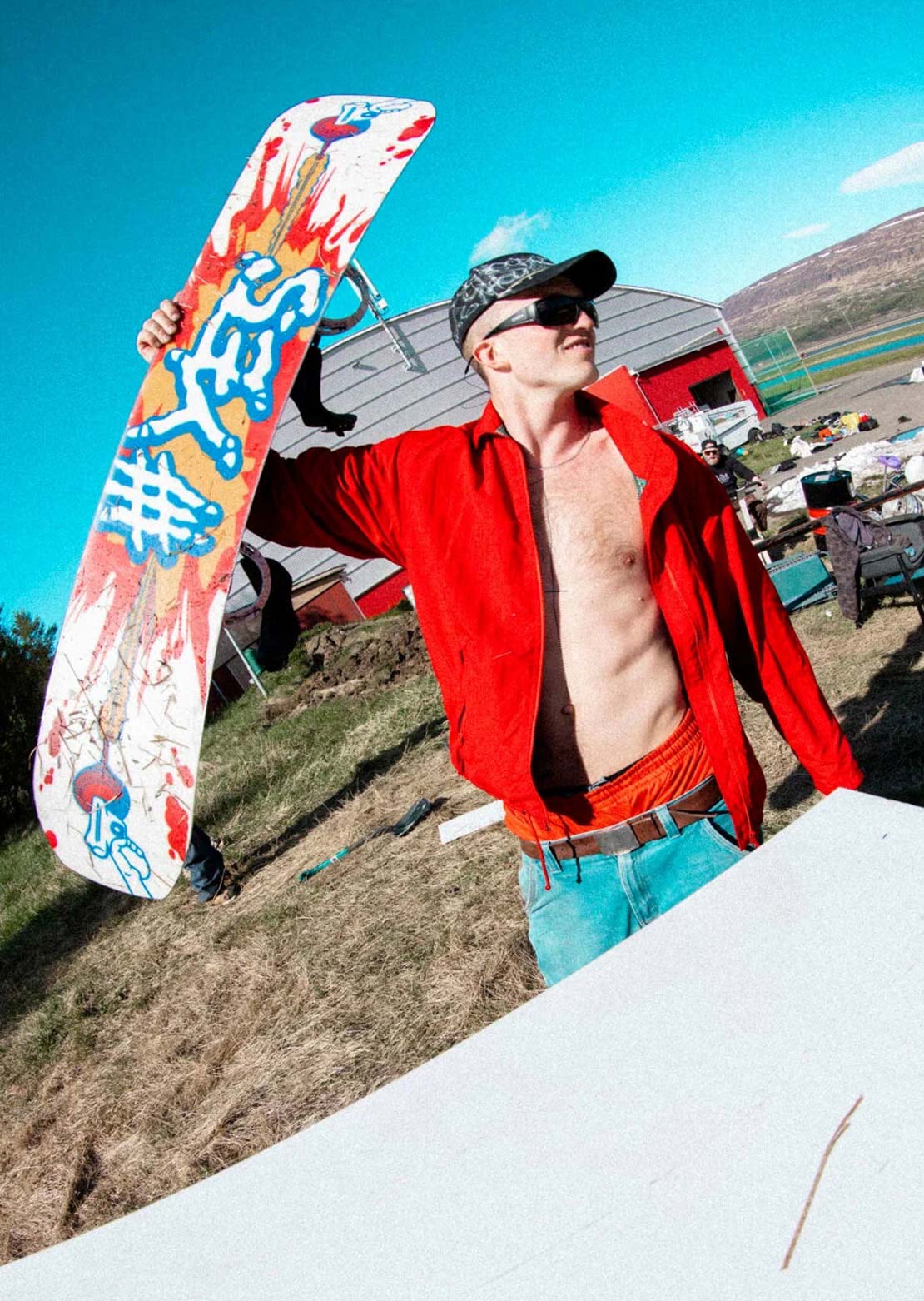 Yes. Men's Sender Snowboard White