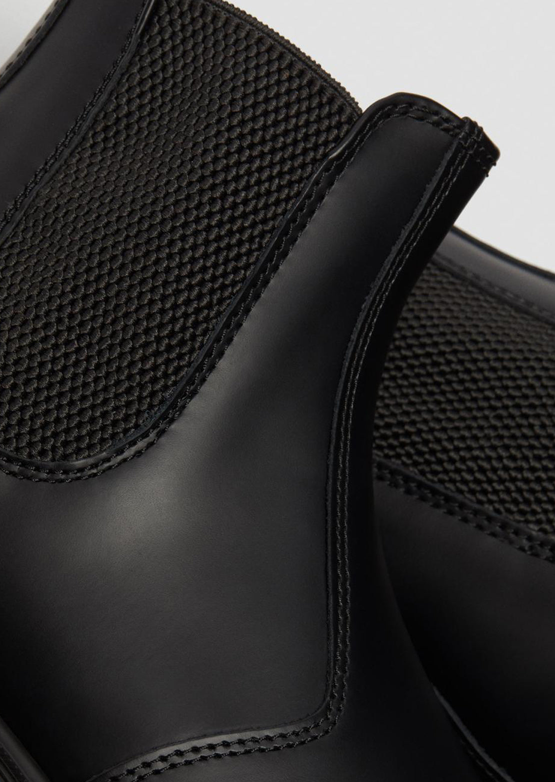 Dr. Martens Women&#39;s 2976 Smooth Leather Chelsea Boots Black Smooth Leather