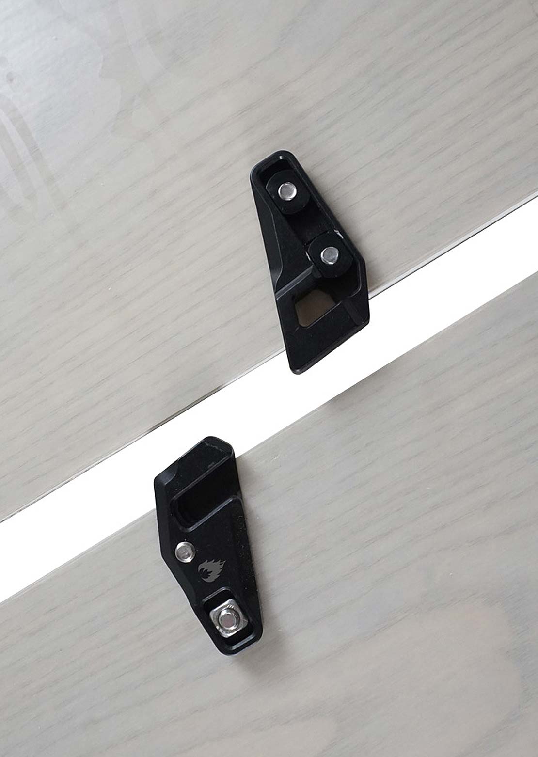 Spark Through-Mount Fixie Clips Black