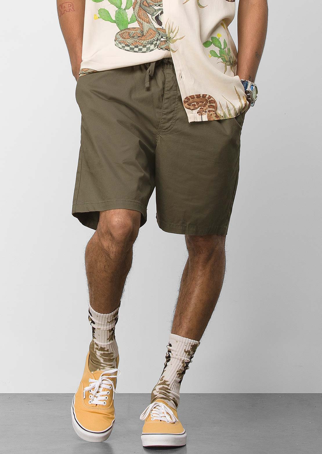 Vans Men&#39;s Range Relaxed Elastic Regular Shorts Grape Leaf