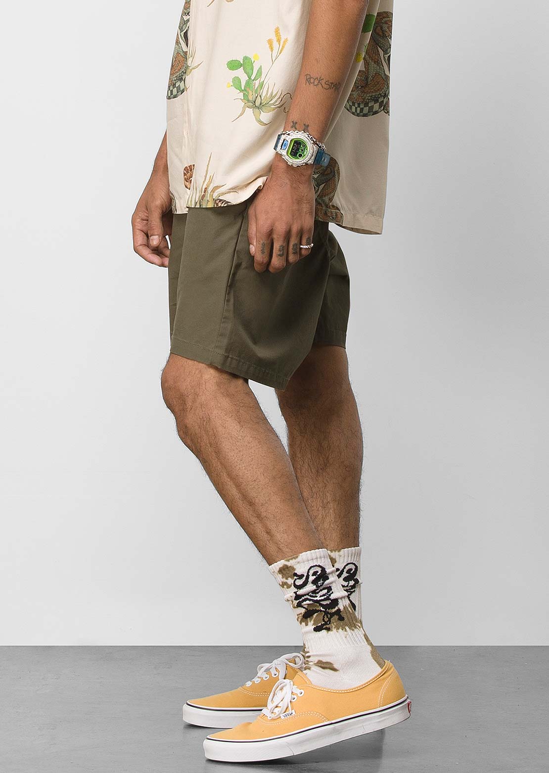 Vans Men&#39;s Range Relaxed Elastic Regular Shorts Grape Leaf
