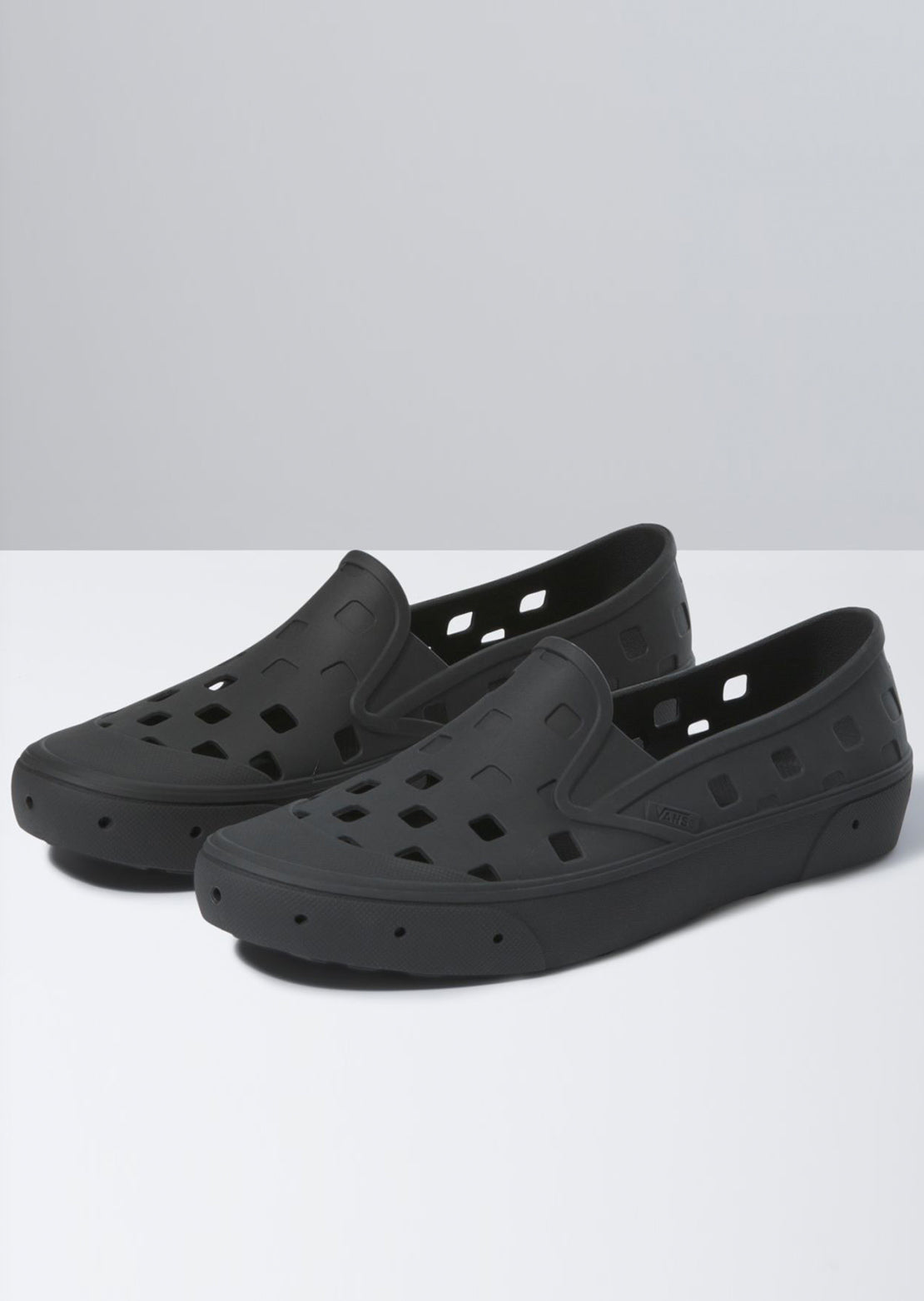 Vans Men&#39;s Trek Slip-On Shoes (Llt) Black